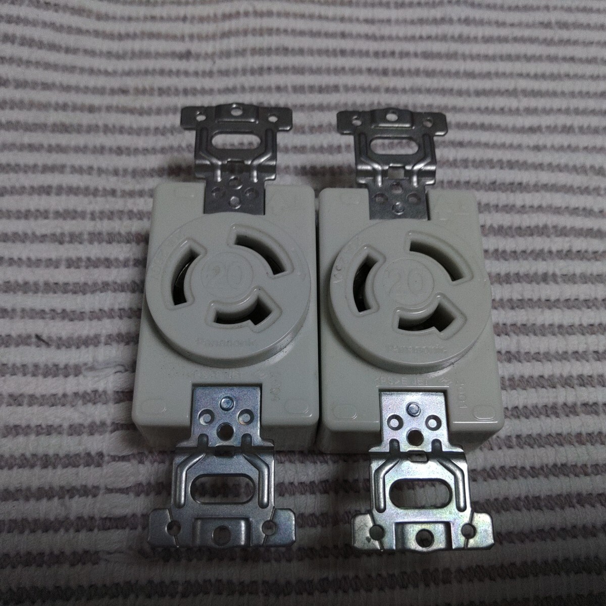 パナソニック WF2320w 3P20A引っ掛けコンセント 新古 2個 ゆうパック60サイズ 拍卖