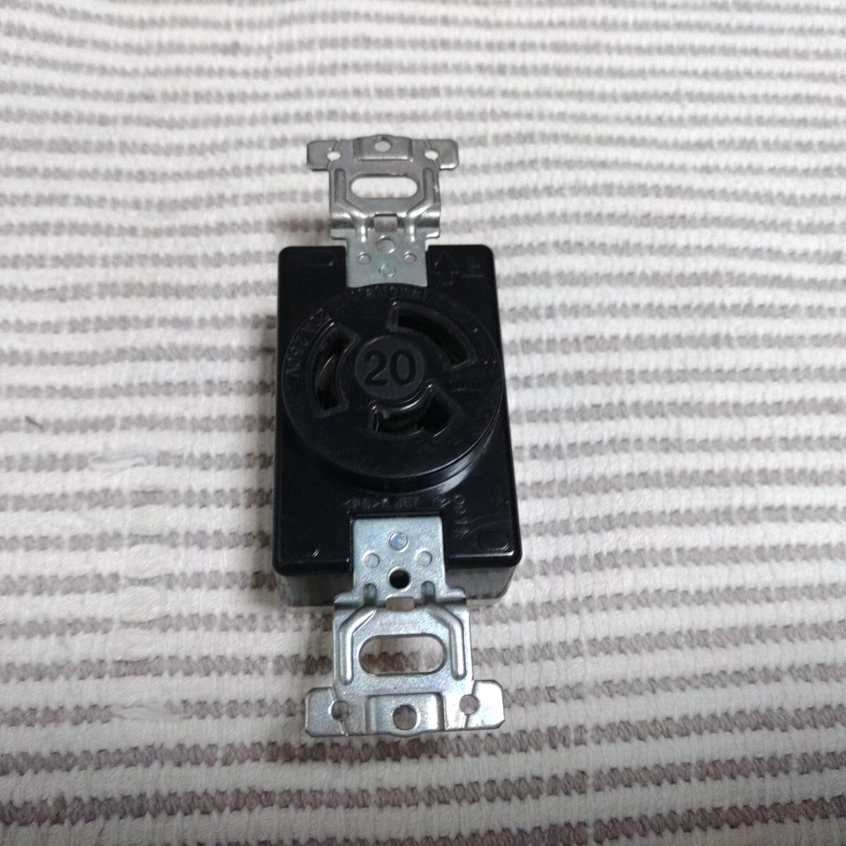 松下 WF2320k 3P20A引っ掛けコンセント 新古 ゆうパック60サイズ 拍卖