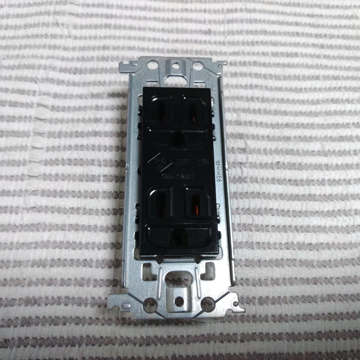 パナソニック アドバンス WTL13123B ブラック 接地ダブルコンセント 新古 ゆうパック60サイズ拍卖