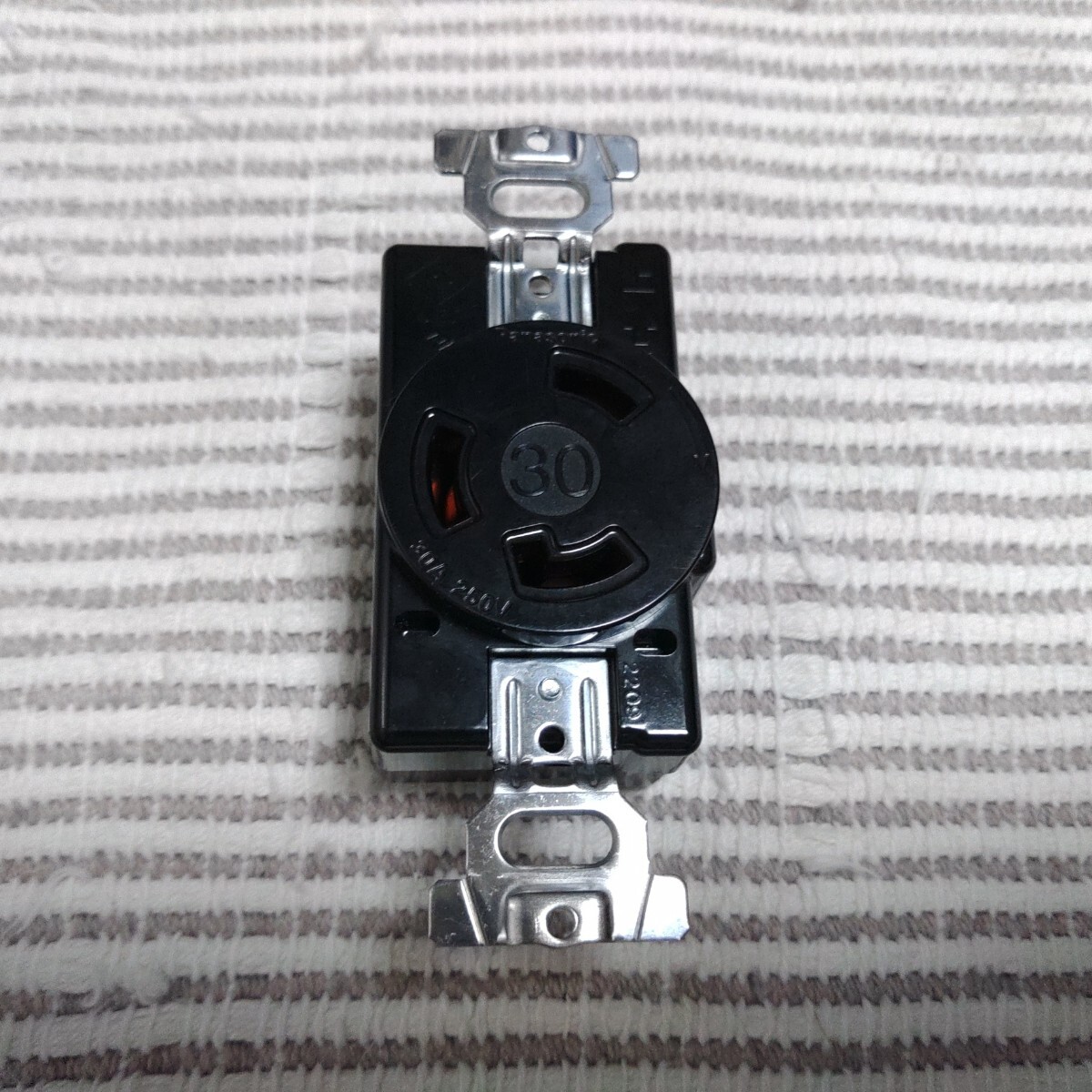 コンパナソニック WF2330B 接地2P30A 引っ掛けコンセント 新古 ゆうパック60サイズ 拍卖