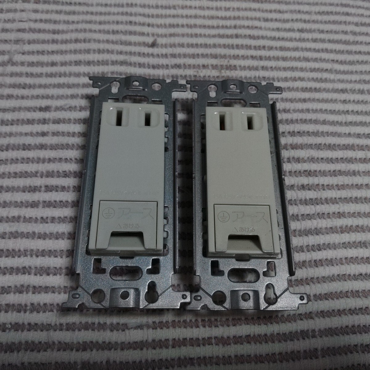 パナソニック フルカラー WN1031k アースコンセント 2個 新古 ゆうパック60サイズ拍卖