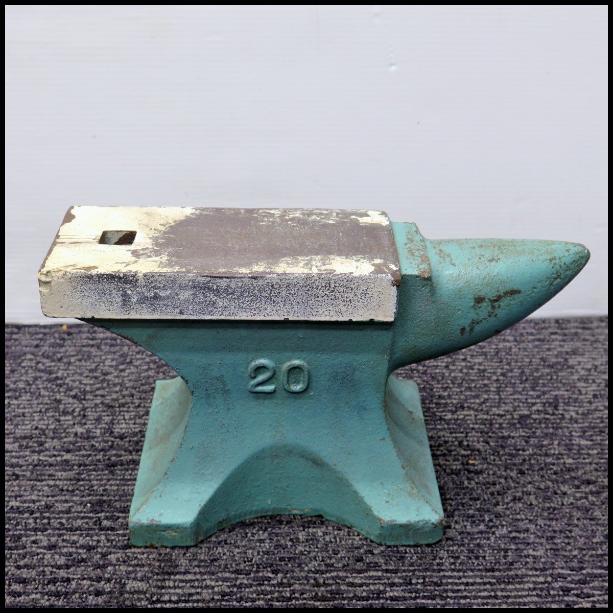 △角付き 金床 アンビル 約19kg □穴付き 金敷/鉄敷/ハンマー台/金床台/鍛冶/金属加工/作業台/鍛金道具/鉄床/アンヴィル拍卖