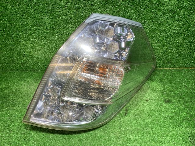 フィットシャトル DAA-GP2 右テールランプ 33500-TF7-J01拍卖