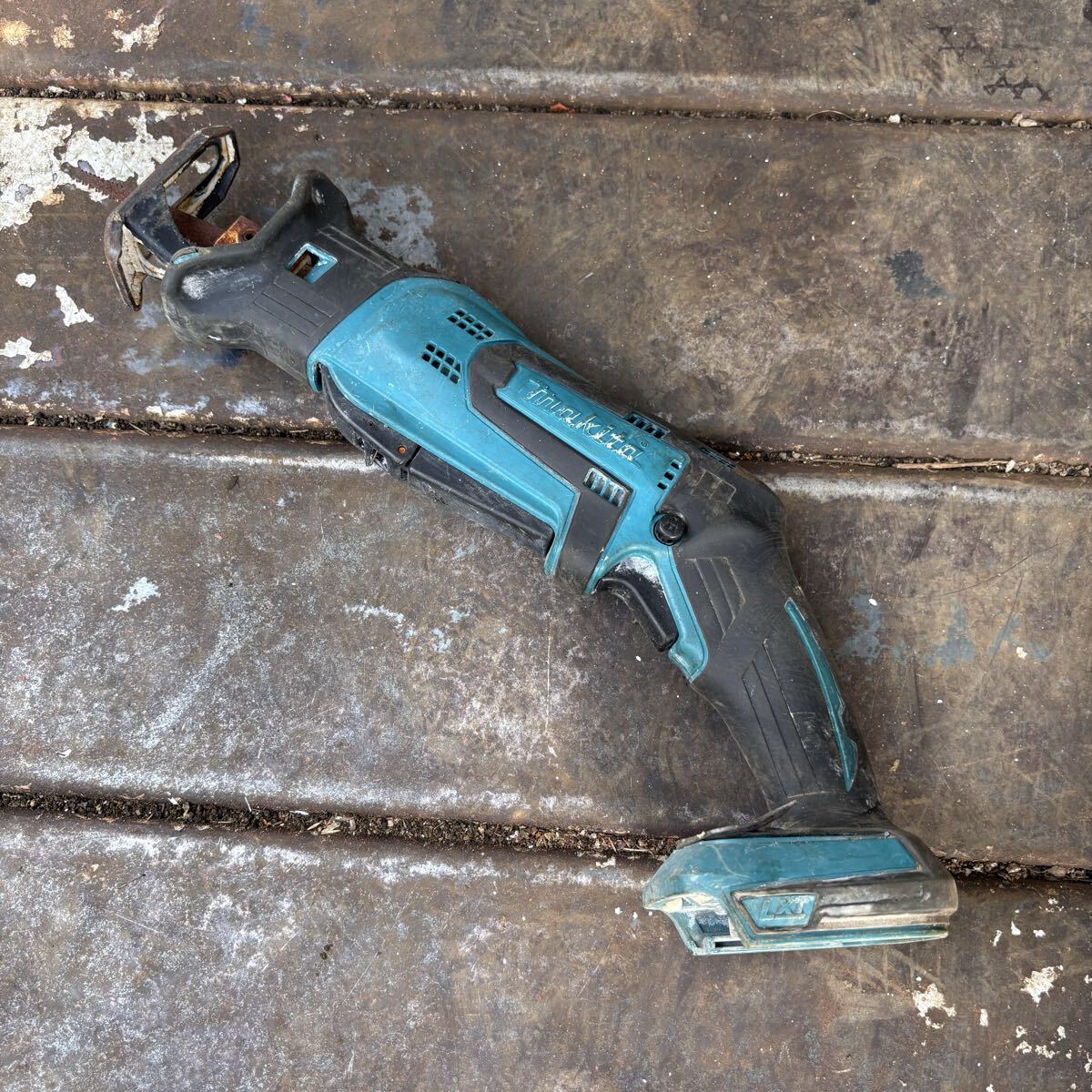 送料無料 makita マキタ 充電式レシプロソー JR184D 電動工具 18V ジャンク 工具 レシプロソー 切断機 HIKOKI ハイコーキ HITACHI 拍卖