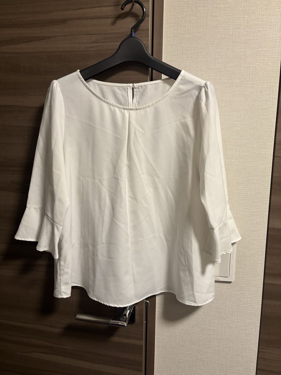 美品 着用1回程度 11号 身幅ゆったり フレアスリーブ ブラウス カットソー 七部袖デザイン エレガント L相当 即決あり拍卖