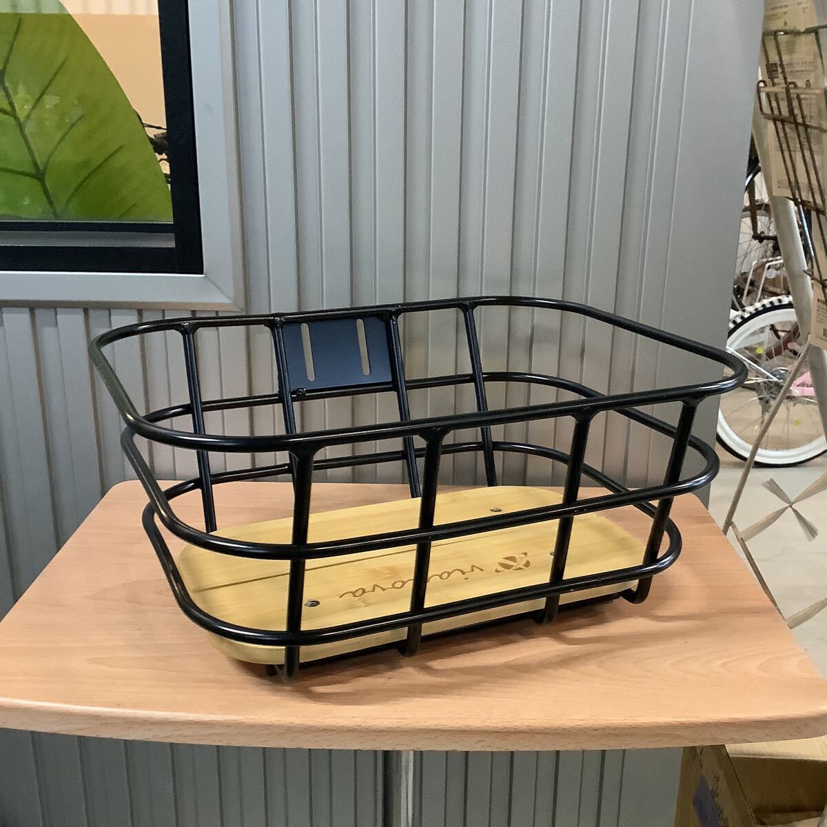 新品未使用 アルミフロントウッド風バスケット ブラック 取付ネジ付き カゴ拍卖