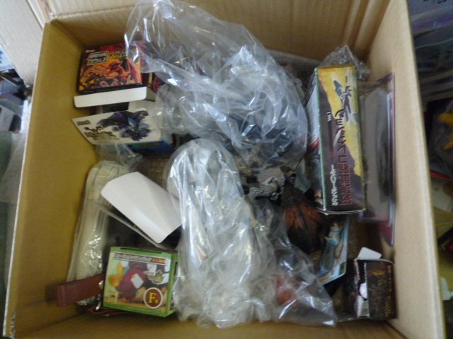 投げ売り 福袋 副箱的 倉庫整理 フィギュア モンスターハンター モンハン 食玩 キーホルダー ストラップ 他 現状渡し品 同梱不可12拍卖