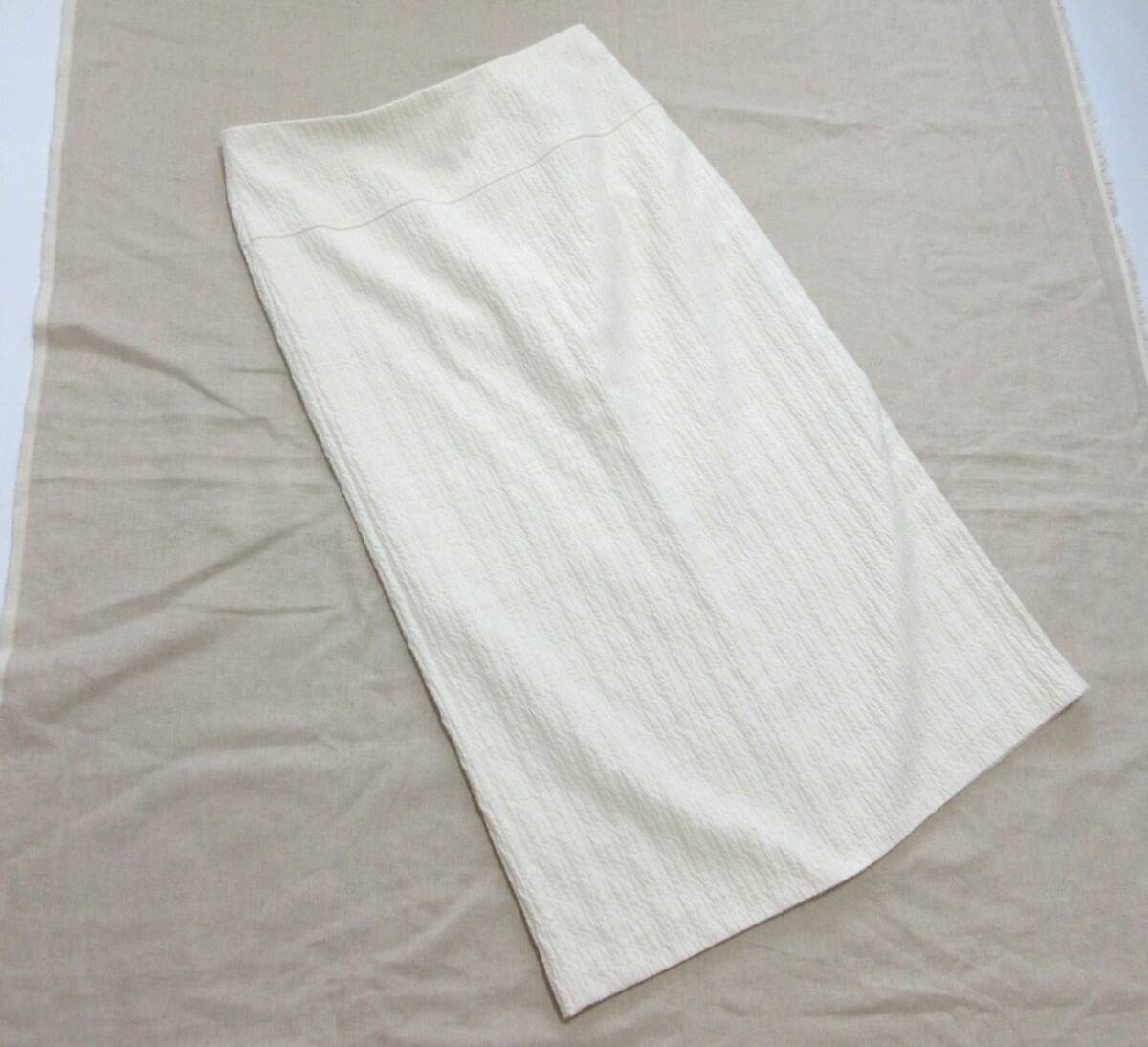 美品 送料込み INDIVI インディヴィ アイボリー コットン エンボス ウォッシャブル ロング スカート 15号 ( 大きいサイズ 総柄 ラク 洗える拍卖