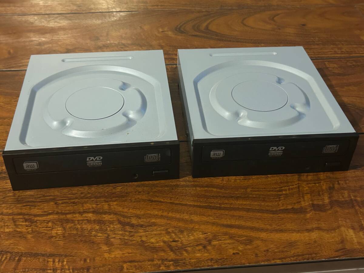 DVD±RW/CD PLDS REWRITABLE DRIVE MODEL DH-24AFSH 2台 スーパーマルチドライブ 内蔵型 取り付けネジ付き DC-5V 1.5A DC-12V 2.5A 拍卖