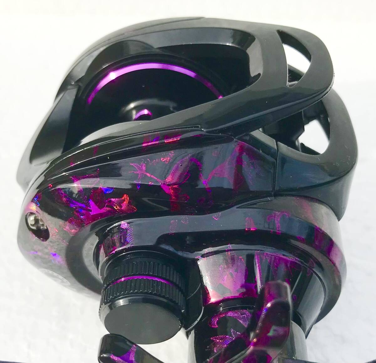 HAUT TONベイトリールSNOW DEMON2500右☆送料無料☆新品未使用☆美パープルメタリック☆ギア比7.2:1☆210グラム☆マグネティックブレーキ☆拍卖