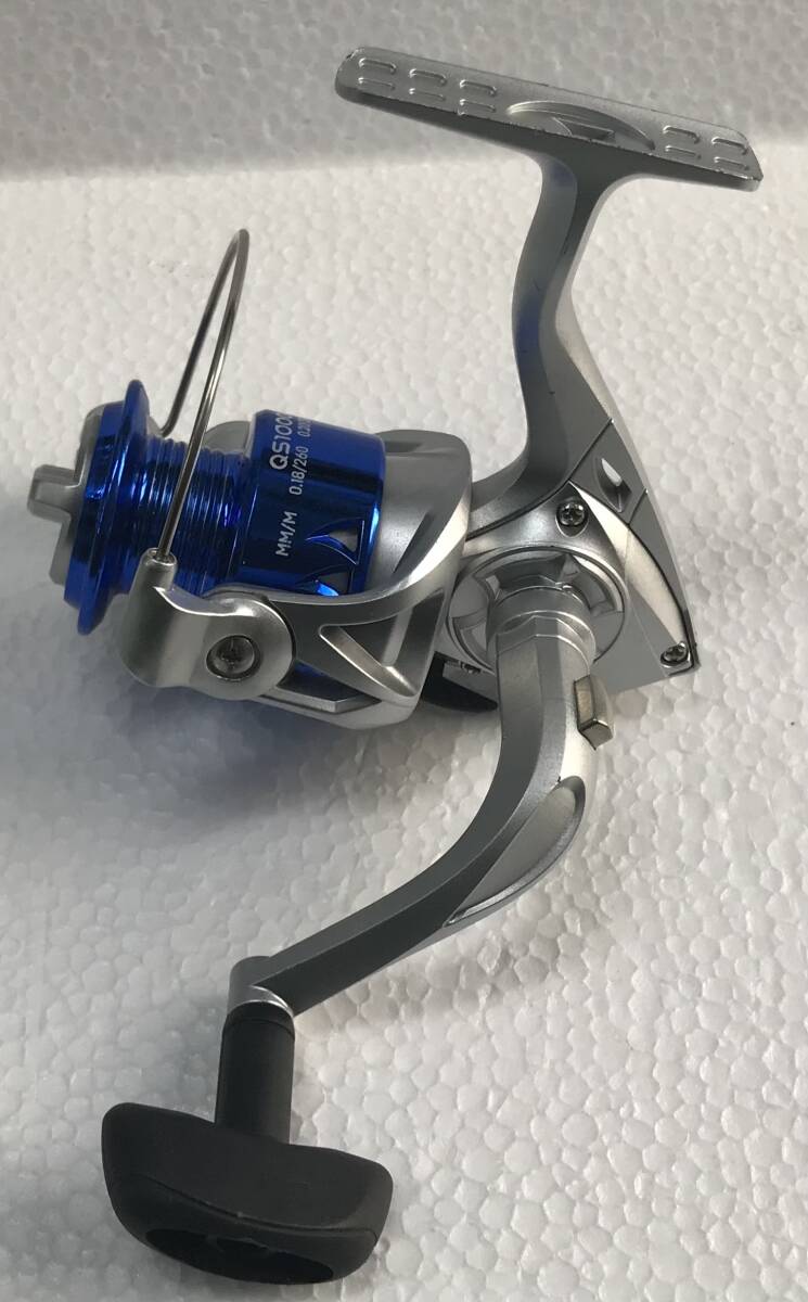 QS seriesスピニングリール1000☆送料無料☆新品未使用☆シルバーブルー☆左右ハンドル変更可能☆ベアリング14☆拍卖