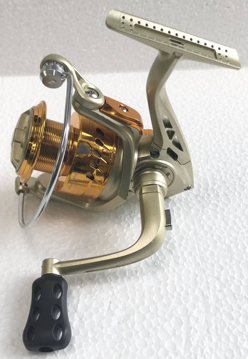スピニングリールAB4000☆送料無料☆新品未使用☆シャンパンゴールド☆左右ハンドル変更可能☆195グラム☆拍卖