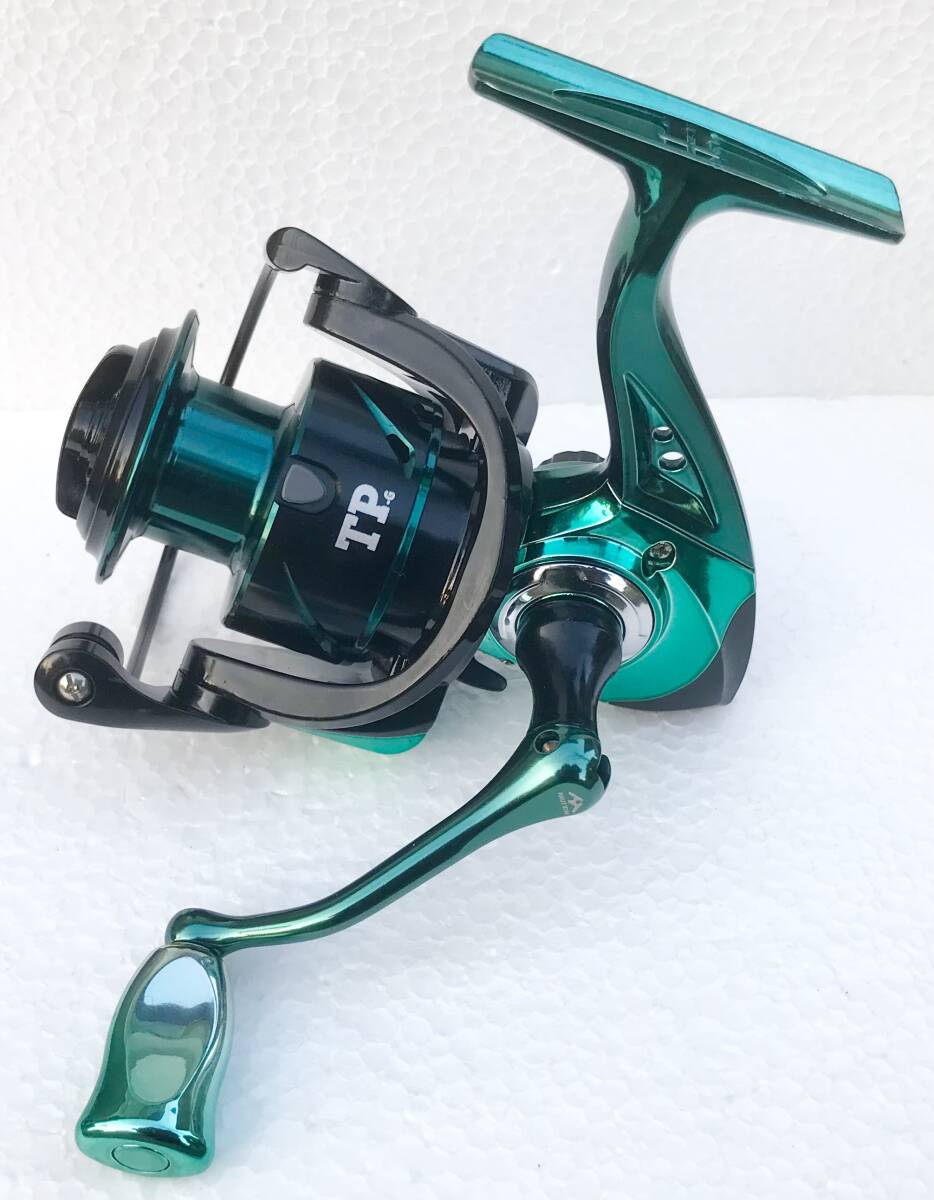 HAUT TONスピニングリールTITANIUM PLATING4000送料無料☆新品未使用☆SPクロームグリーンメタリック☆左右ハンドル変更可能☆288グラム☆拍卖