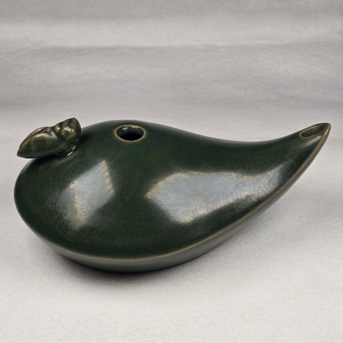 美品 古磁 越窯 秘色青磁 堆積彫刻 蝉紋 水滴 置物 硯滴 古文房具拍卖