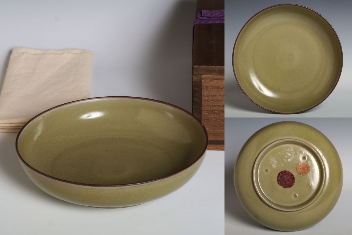 9557 中国陶器 青磁盤(蝋印付) 四方桟木箱 約16cm 皿 筆洗 水差 書道具 文房具 検:青磁 青瓷 龍泉窯 中国 古玩 唐物 時代陶器拍卖