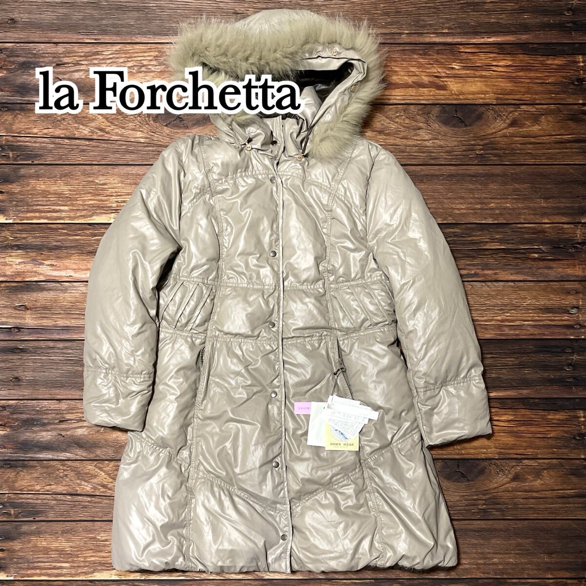 新品 未使用 la Forchetta ラ フォルケッタ ダウンコート ダウン アウター ポケット付き フード付き ファー 膝下 ベージュ ブラウン L 拍卖