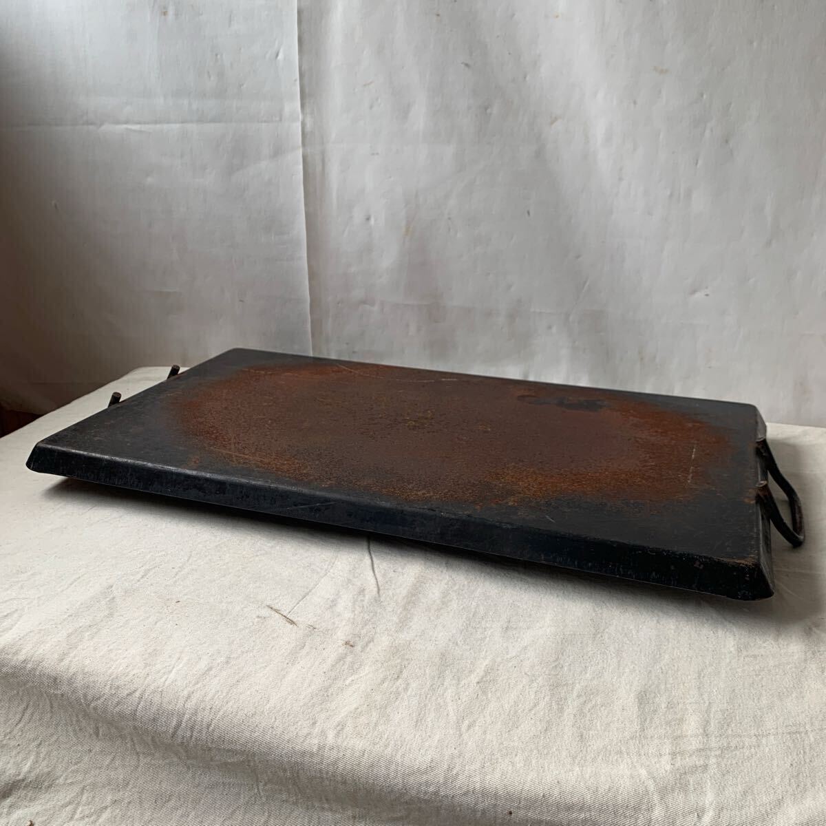 経年の雰囲気が素敵なアイアンプレート インダストリアル工業系展示台園芸インテリアディスプレイ店舗什器アンティークビンテージ古道具拍卖