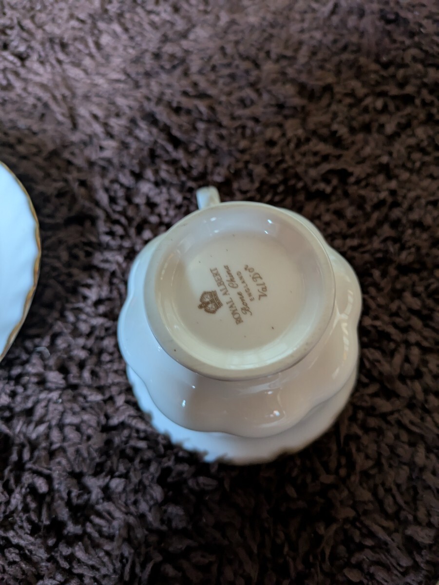 ロイヤル・アルバートカップ&ソーサー現状中古品拍卖