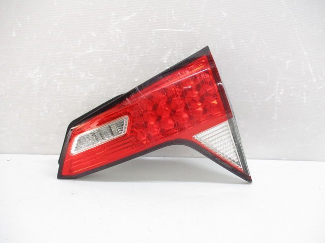 【即決有】 ホンダ ヴェゼル RU3 RU4 純正 右 テール ライト フィニッシャー KOITO 132-62164 打刻 J3 (B046409)拍卖
