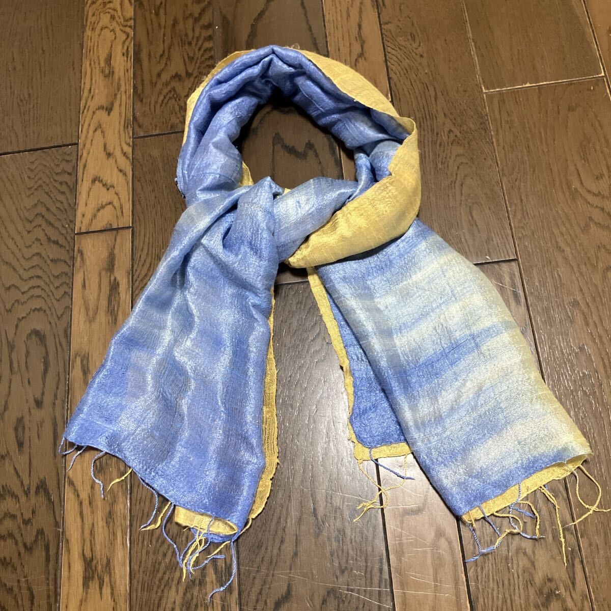 ガイジンメイド、手織りシルクグラデーション大判スカーフ ブルーxベイジユ拍卖