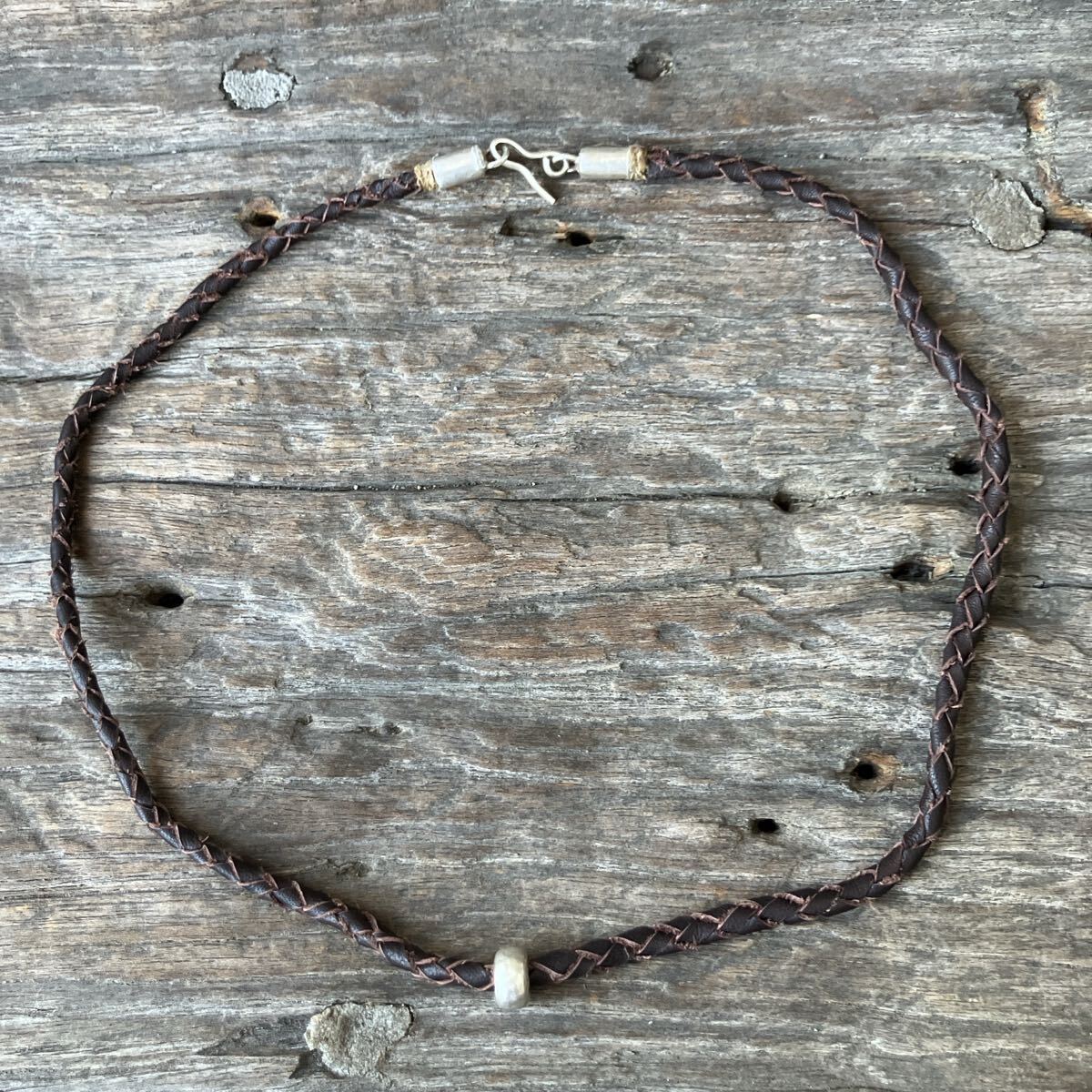 ガイジンメイド、牛革編み込みシルバーペンダントトップネックレス拍卖