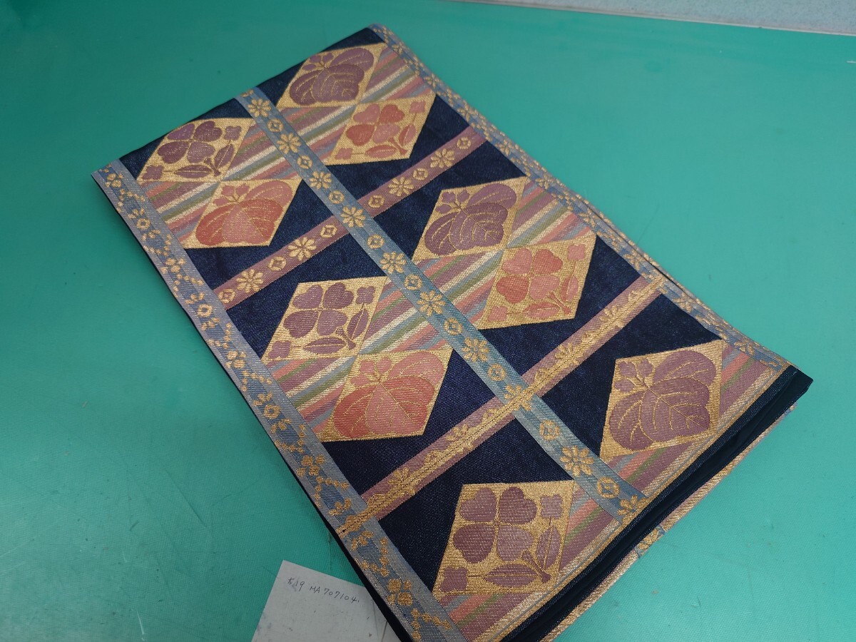 ● 126 桐 花 紋 文様 袋帯 和柄 模様 かっこいい 帯 黒地 藤色 ピンク 水色 リメイク コスプレ 中古 ③拍卖