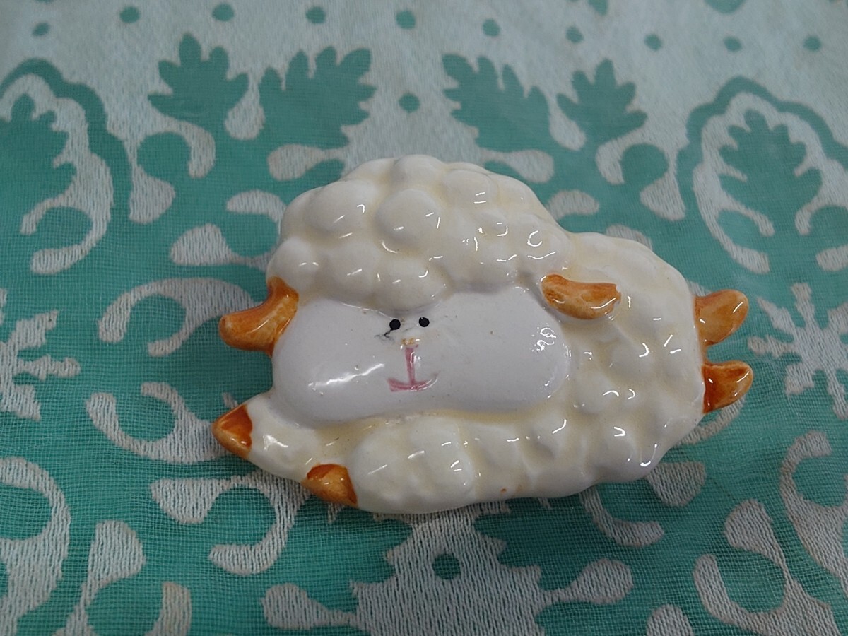 ● 希少 当時物 昭和 レトロ ポップ 雑貨 RUNE 内藤ルネ 陶器製 ブローチ ひつじ ヒツジ 羊 アンティーク ヴィンテージ ③拍卖