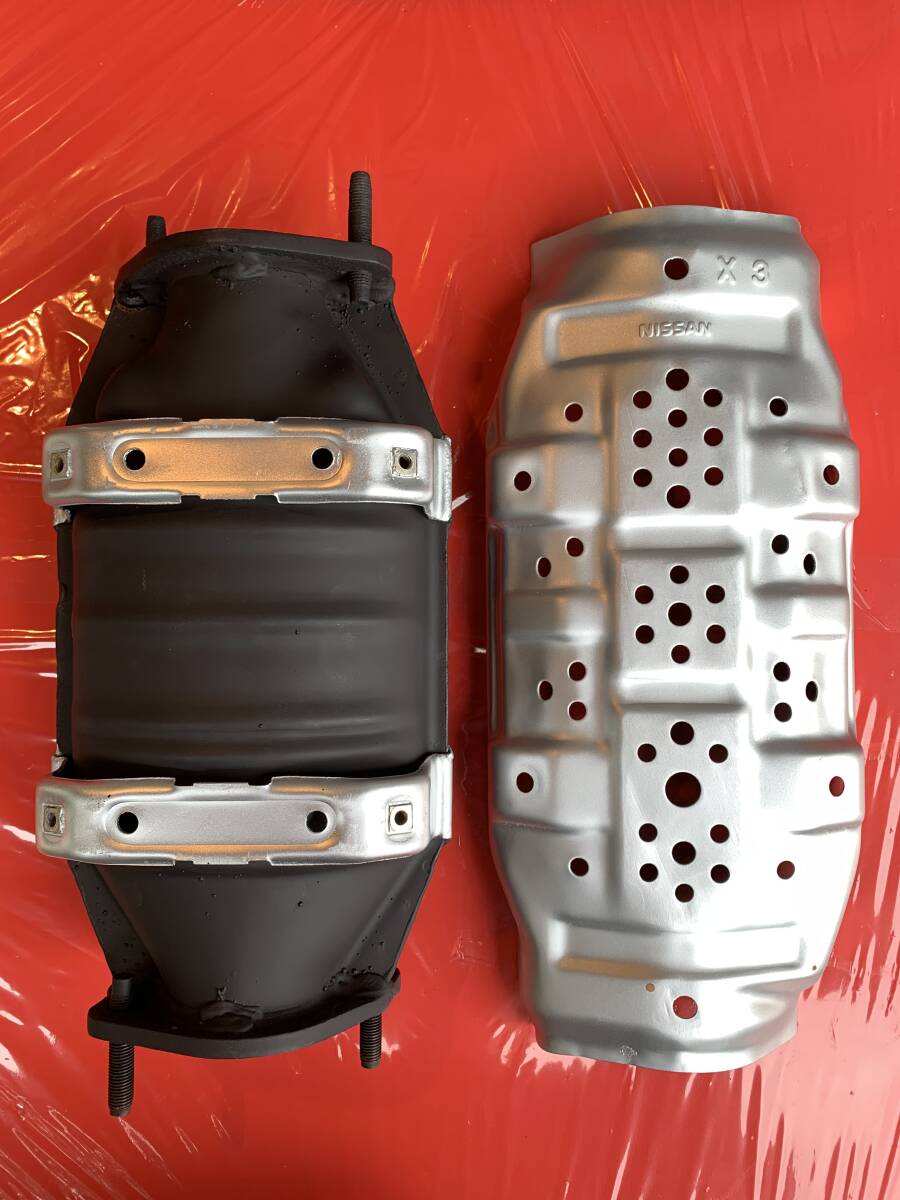 S15シルビア SR20DET 純正キャタライザーX3触媒 センサー穴無し遮熱板付き 内部コア割れガタつき無し S13S15 RB20 25その他日産車拍卖