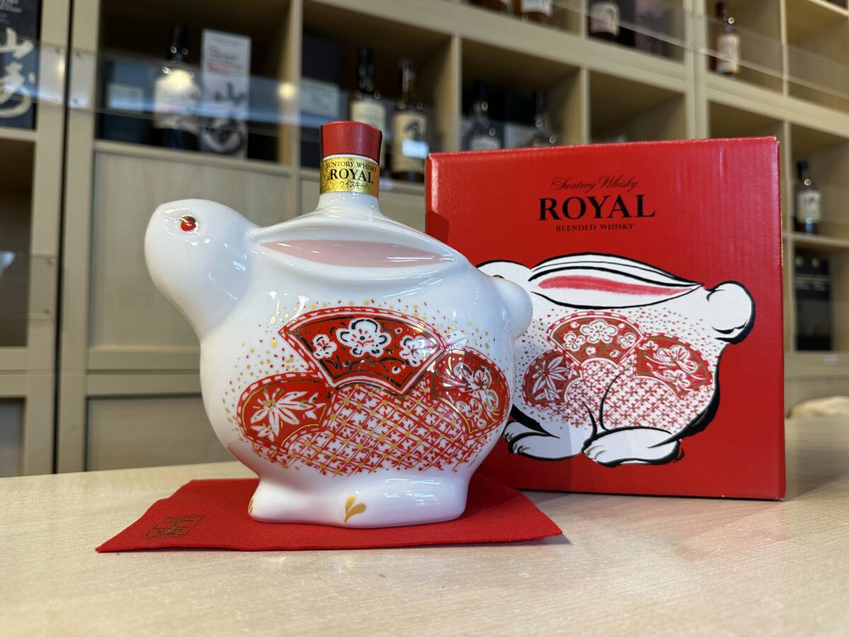 929138 サントリー ローヤル 干支 卯 2023 SUNTORY ROYAL 600ml 陶器:1169g 【福岡県内限定配送】拍卖