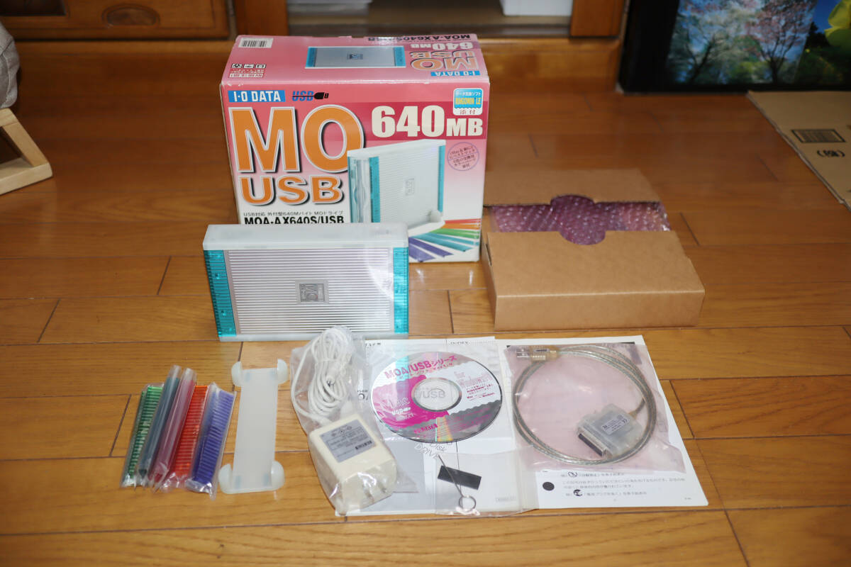 外付けMOドライブ MOA-AX640S/USB 箱入り未使用品 動作正常です。640MB可 iMACや G3マック似合う拍卖