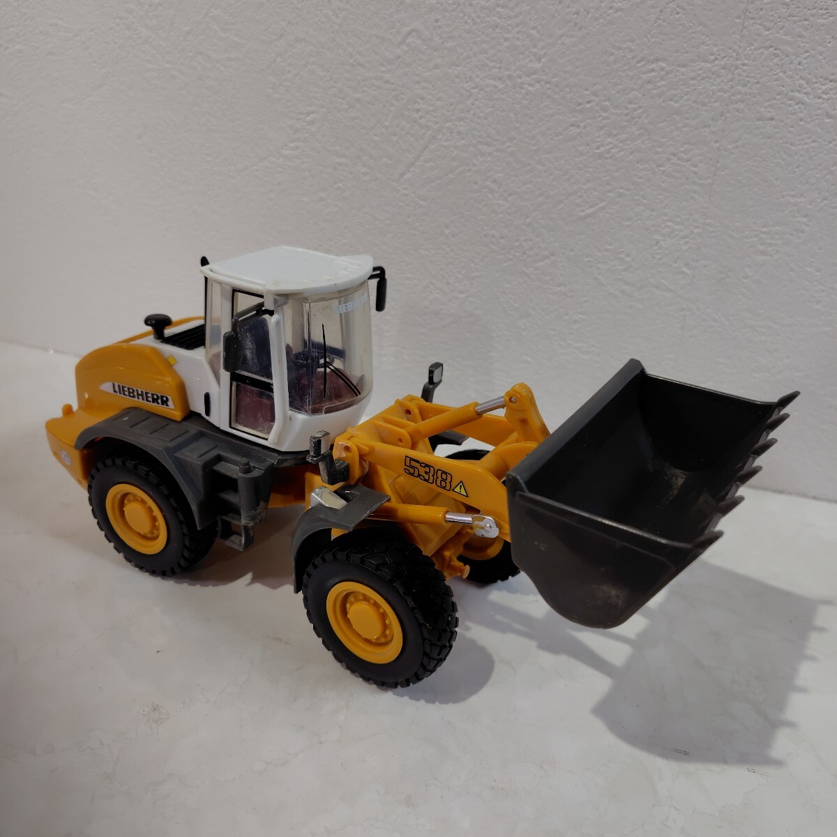 レベル ホイールローダー LIEBHERR L538  1/25 完成品!ショベル 可動します!珍しい重機建機プラモデル トレーラー積載に!拍卖