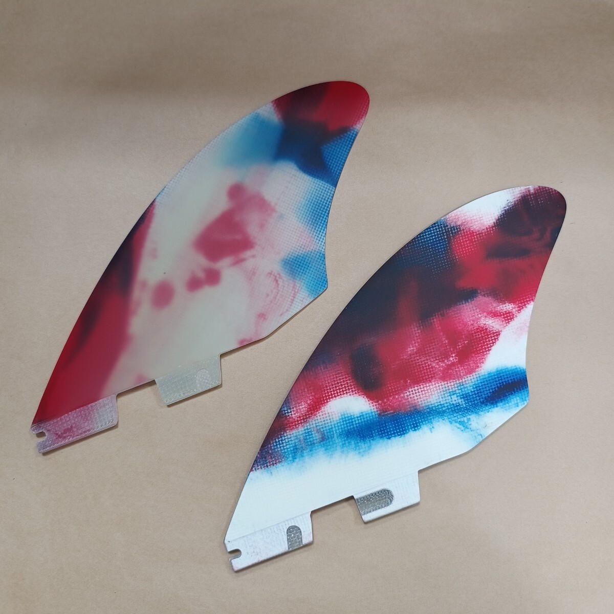 アートグラス仕様 ファイバーグラス製 ツインキールフィン ノーブランド ツインフィン ショートボード ミッドレングス FCS2対応拍卖