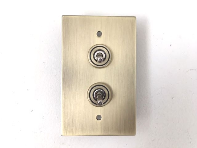 かっこいいレトロオシャレな壁スイッチ♪トグルスイッチ付プレート アンティークダブル シャビー アメリカン カントリー 男前 工業系拍卖