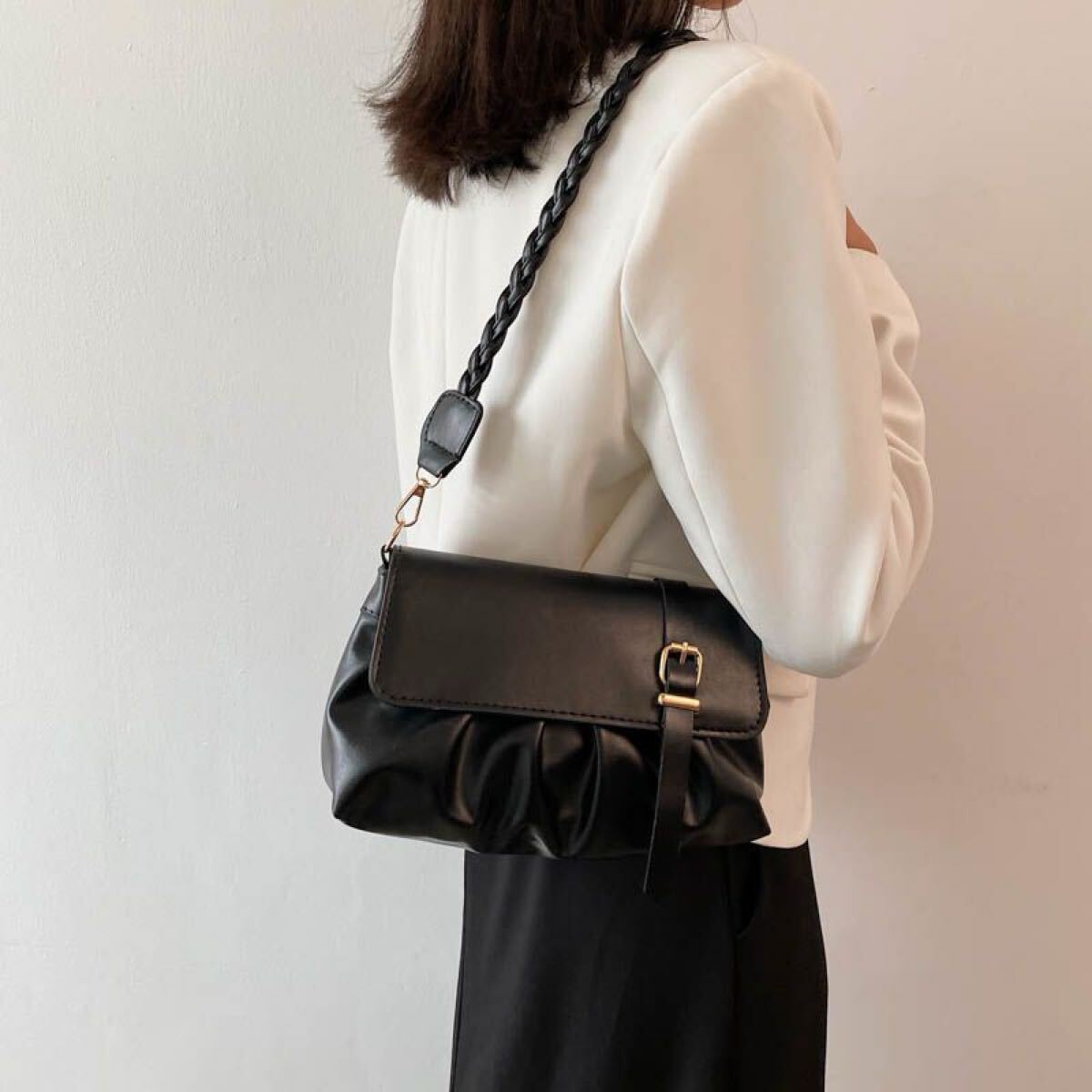 ショルダーバッグ バッグ 可愛い ブラック拍卖