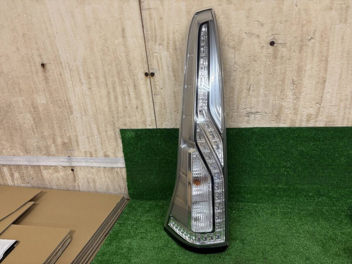 ★☆セレナ C26 後期 LED 純正左テールランプ KOITO 220-23682☆★拍卖