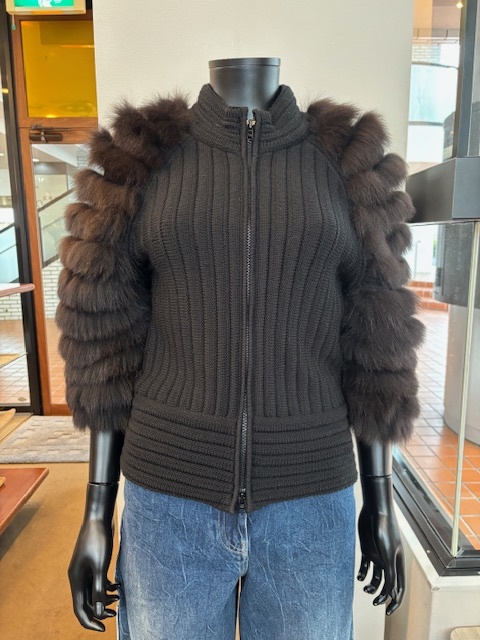 ☆レ・コパン(Les Copains)のファー付ニットブルゾン(黒)/¥150,000☆拍卖