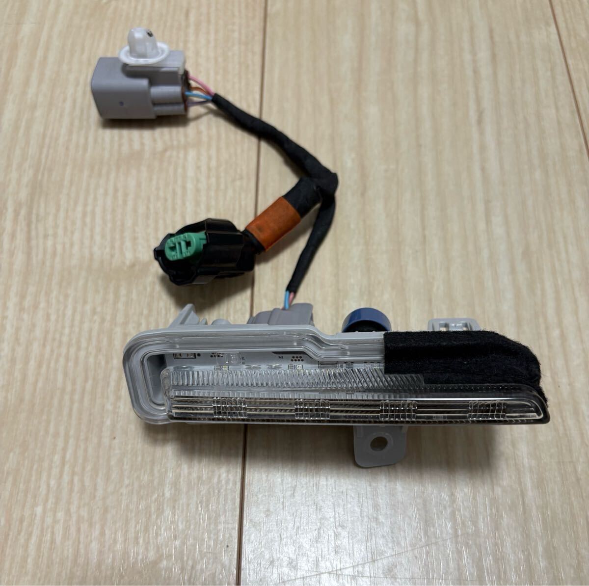 美品 タント LA650S LED デイライト 左側 フォグ 純正 812B0-B2090 前期 イルミネーション拍卖