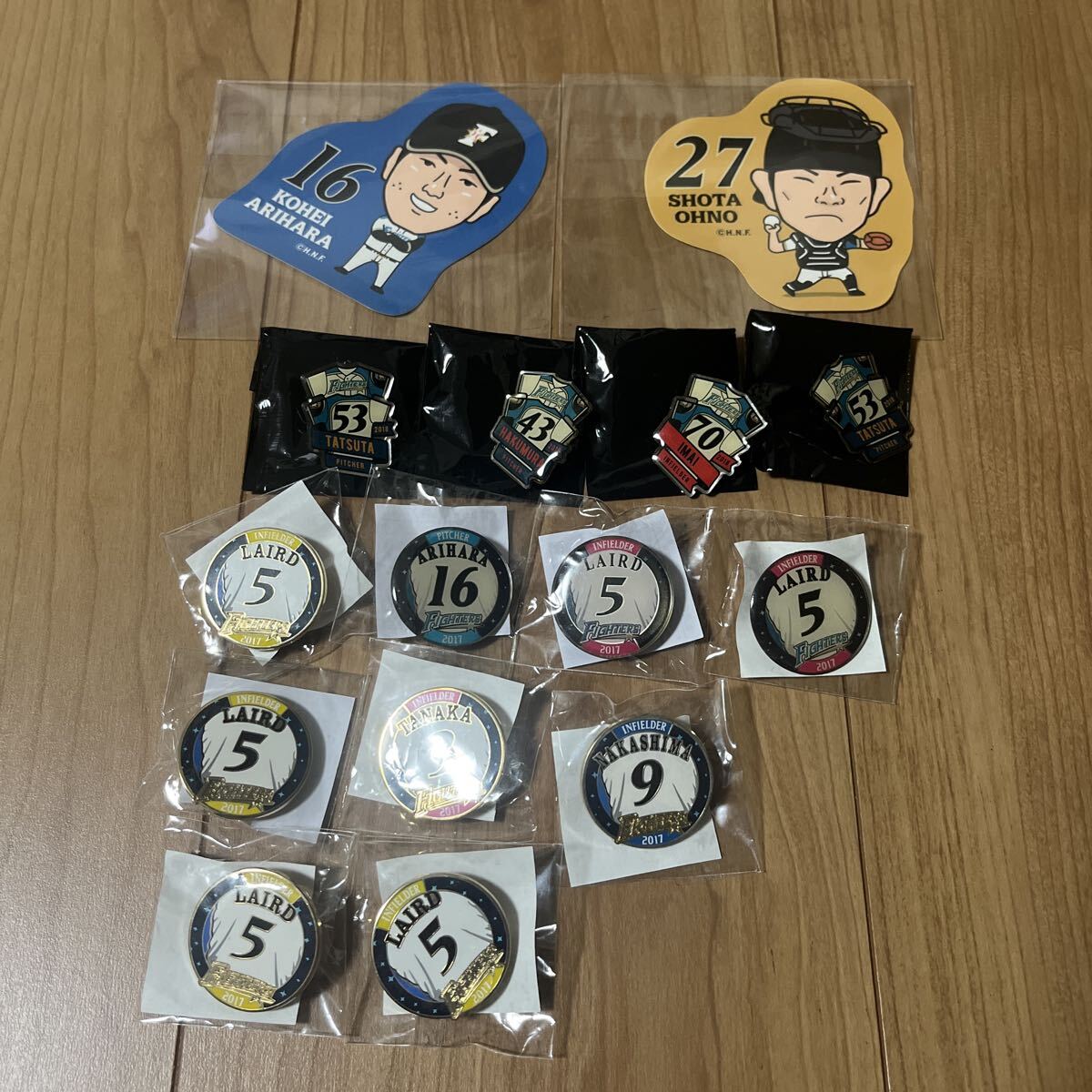 【1円スタート】北海道日本ハムファイターズ グッズまとめ売り ステッカー ピンバッジ 有原 中島 田中 大野 レアード セット拍卖