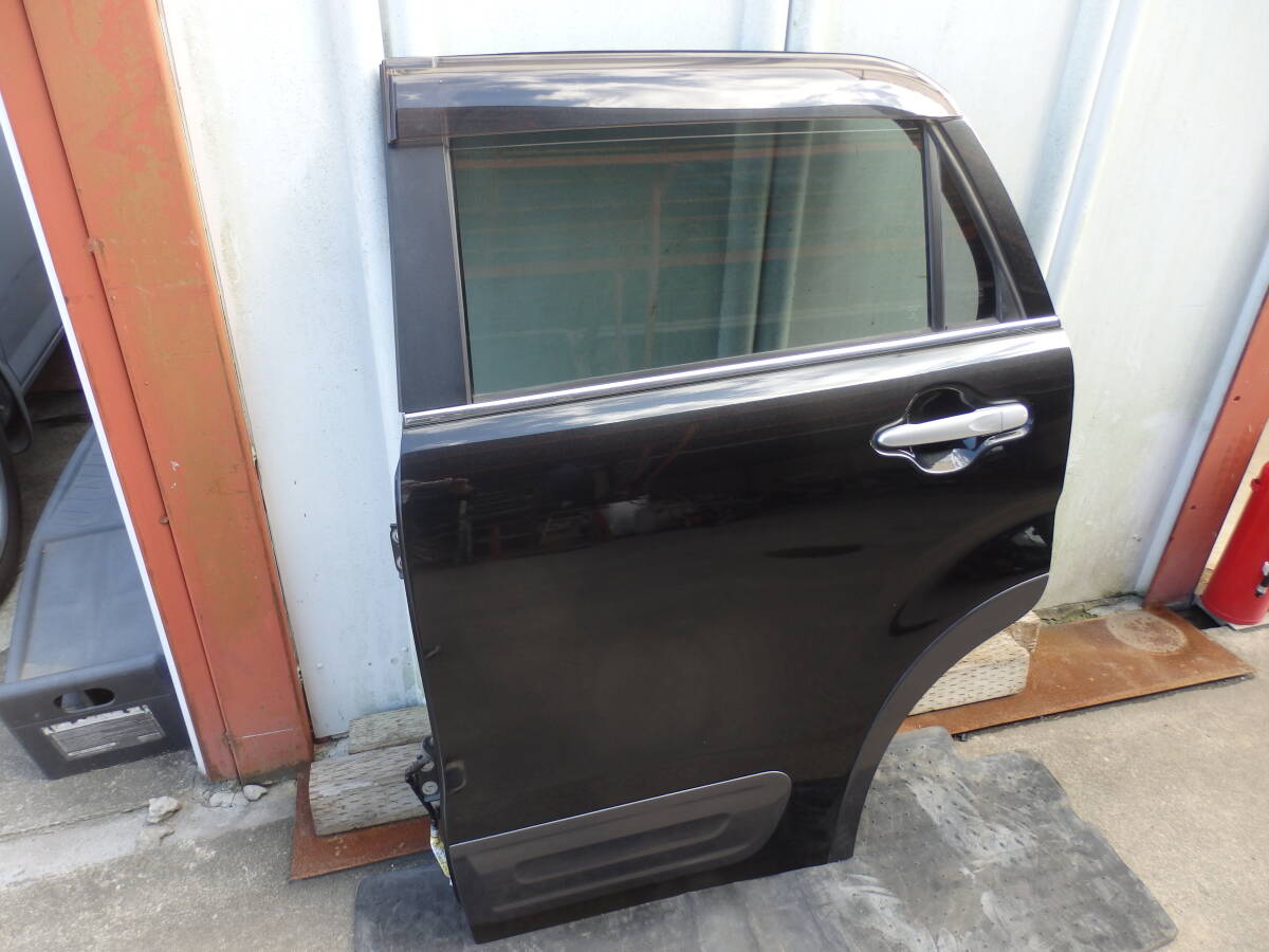 070193 ダイハツ LA250S-キャストアクティバ リア左ドア(再塗装品)カラーX07-黒・・拍卖