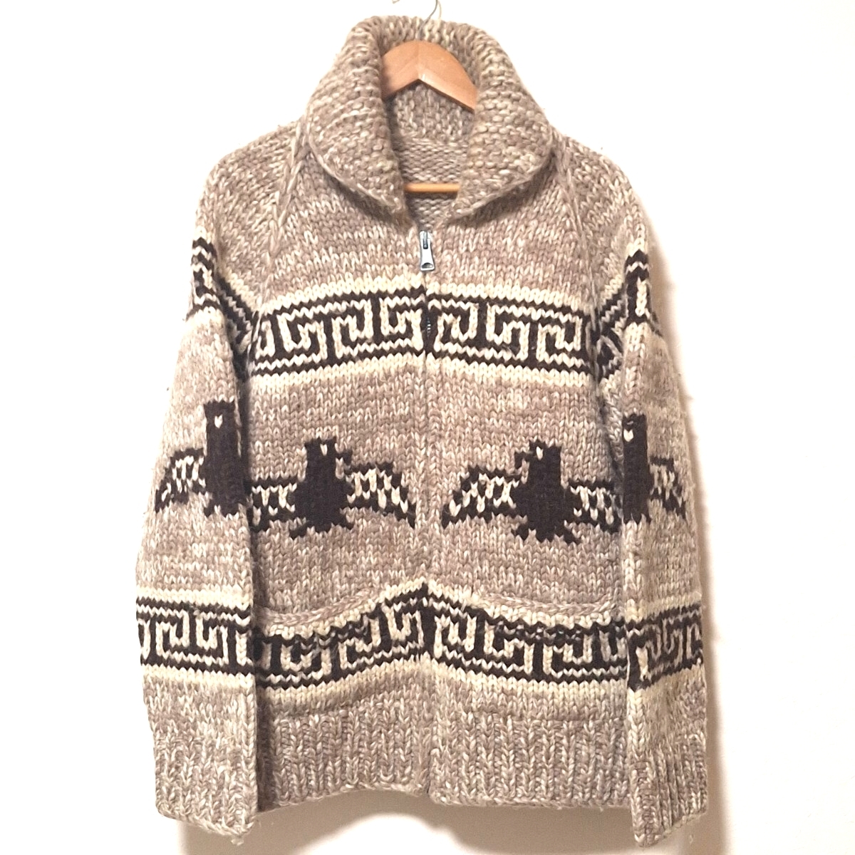 W172【カウチン セーター】長袖 ニット ウール100% アウター カナダ製 動物 サンダーバード柄 厚手 ブラウン系 メンズ サイズM相当 /QQ拍卖