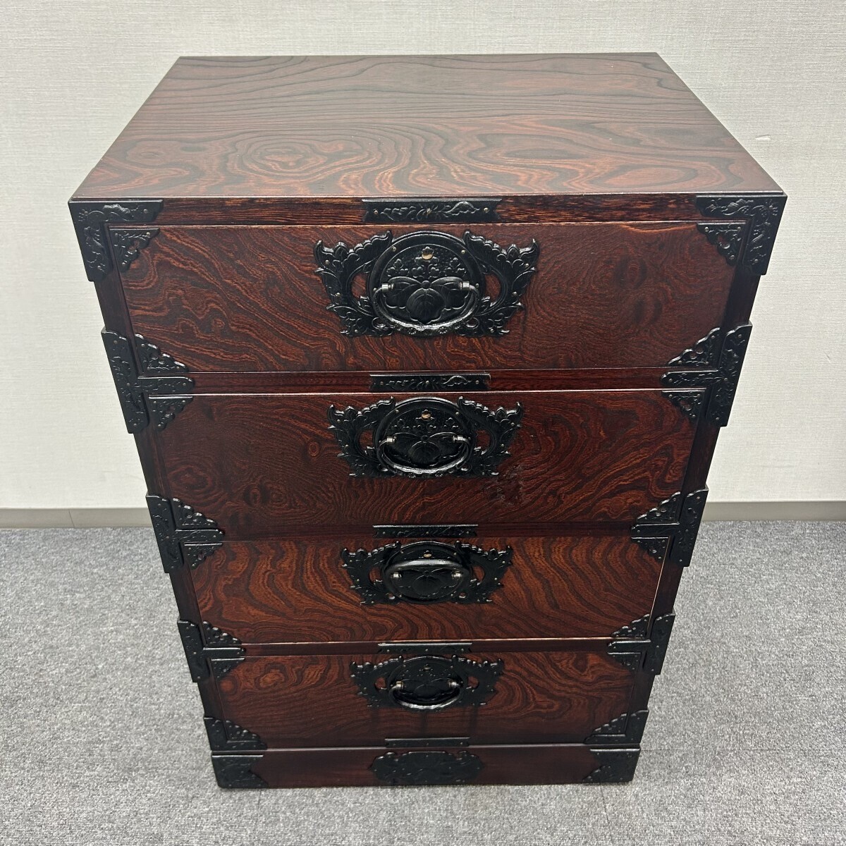 岩谷堂箪笥 4段 伝統工芸品 欅材 和家具 民藝 金具 タンス 幅61×奥行45.5× 高さ91cm チェスト インテリア拍卖