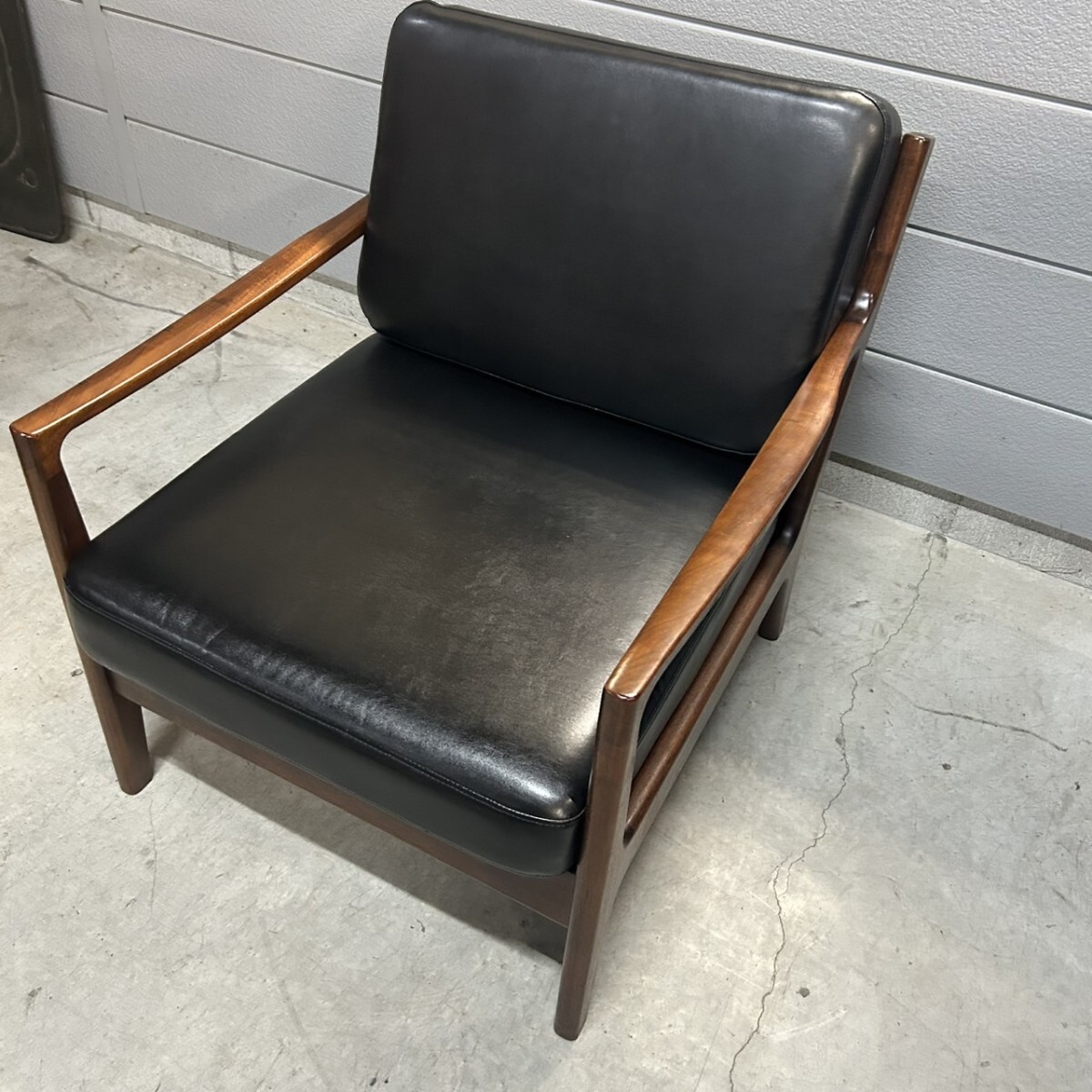 KIRITSU MOKKO 起立木工 ノルディ アームチェア ラウンジチェア ウォールナット ソフトレザー 北欧 IDC大塚家具取扱拍卖