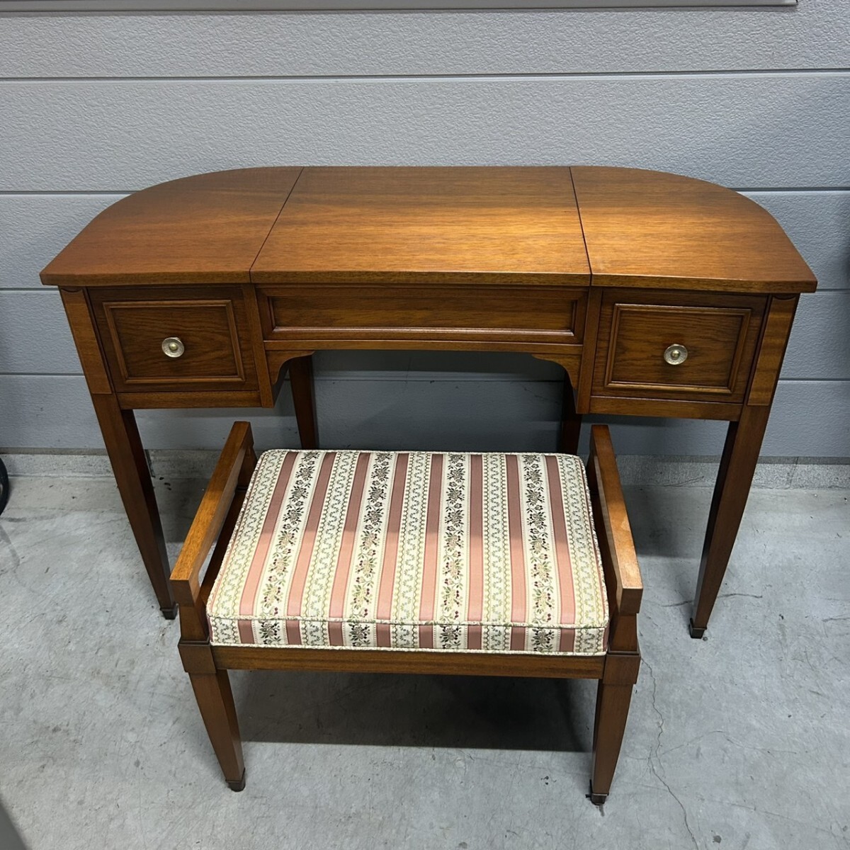 DREXEL HERITAGE ドレクセルヘリテイジ FRANCESCA フランチェスカシリーズ コンソールデスク・ドレッサー・鏡台 スツール付き拍卖