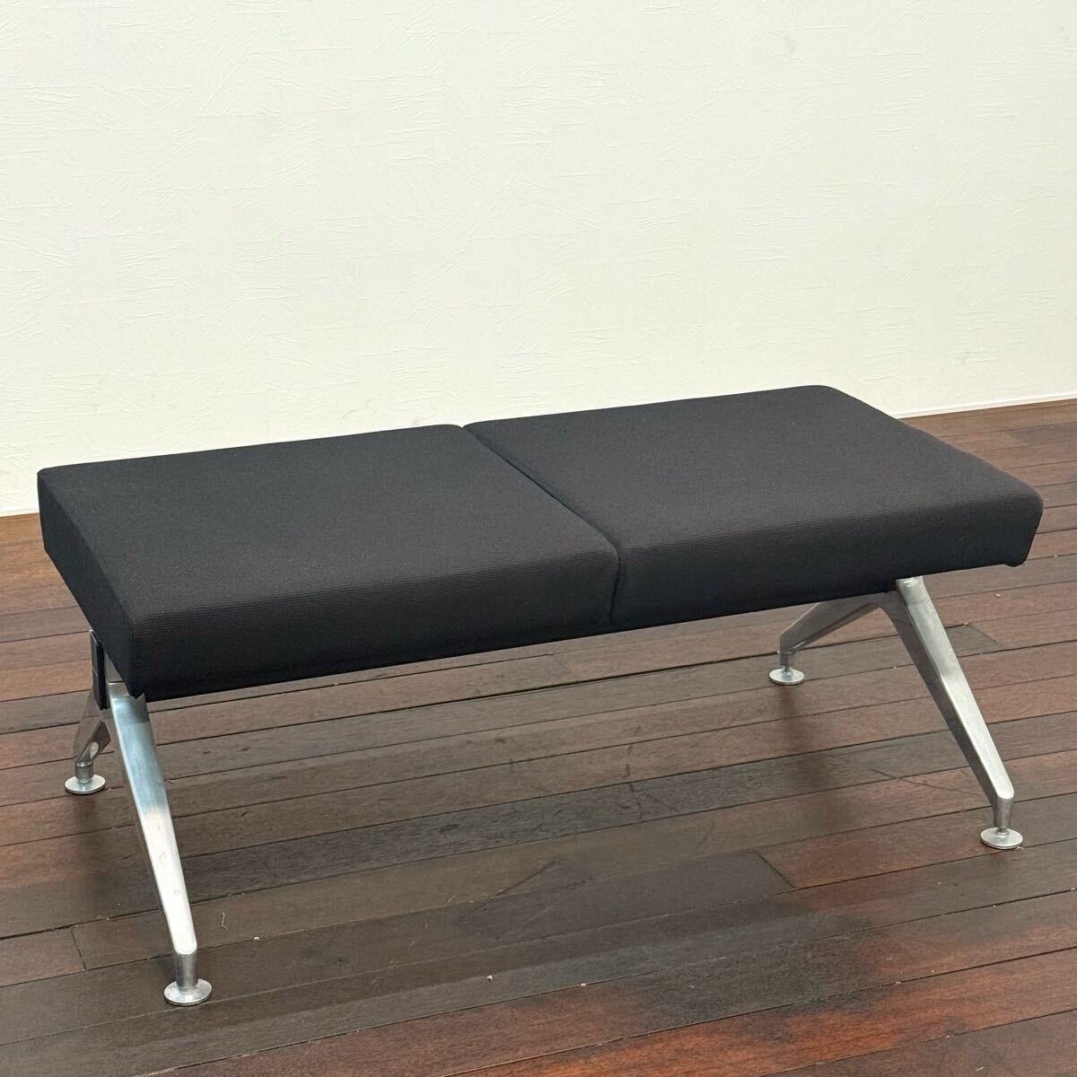 H19K33 OKAMURA オカムラ アルモール 布張り 2人掛けベンチ スツール ブラック ロビーベンチ ロビーチェア 長椅子 待ち合いソファ拍卖