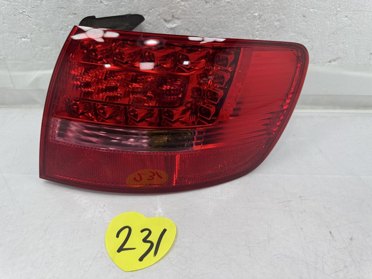 アウディ A6 ABA-4FBDXS 右テールランプ 4F9945095H (231)拍卖