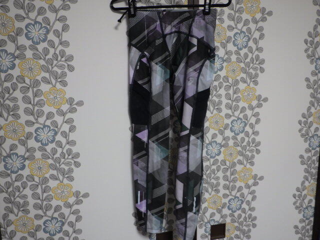 未使用 アシックス スパッツ スポーツタイツ S ストレッチ素材 クロ×パープルピンク×グレー リフレクター アシックスジャパン拍卖