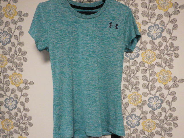 アンダーアーマー 速乾性 スポーツシャツ S エメグリーン ヒートギア 拍卖
