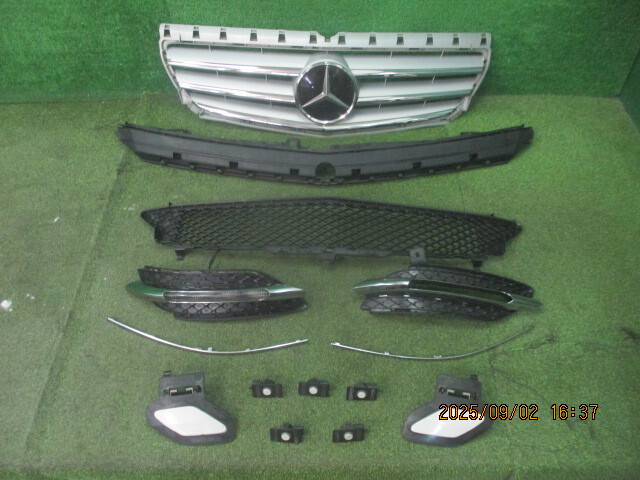 DBA-246242 メルセデスベンツ Bクラス 平成25年 カラーNO.650 ラジエーターグリル インナーグリル他 14点セット 251847拍卖