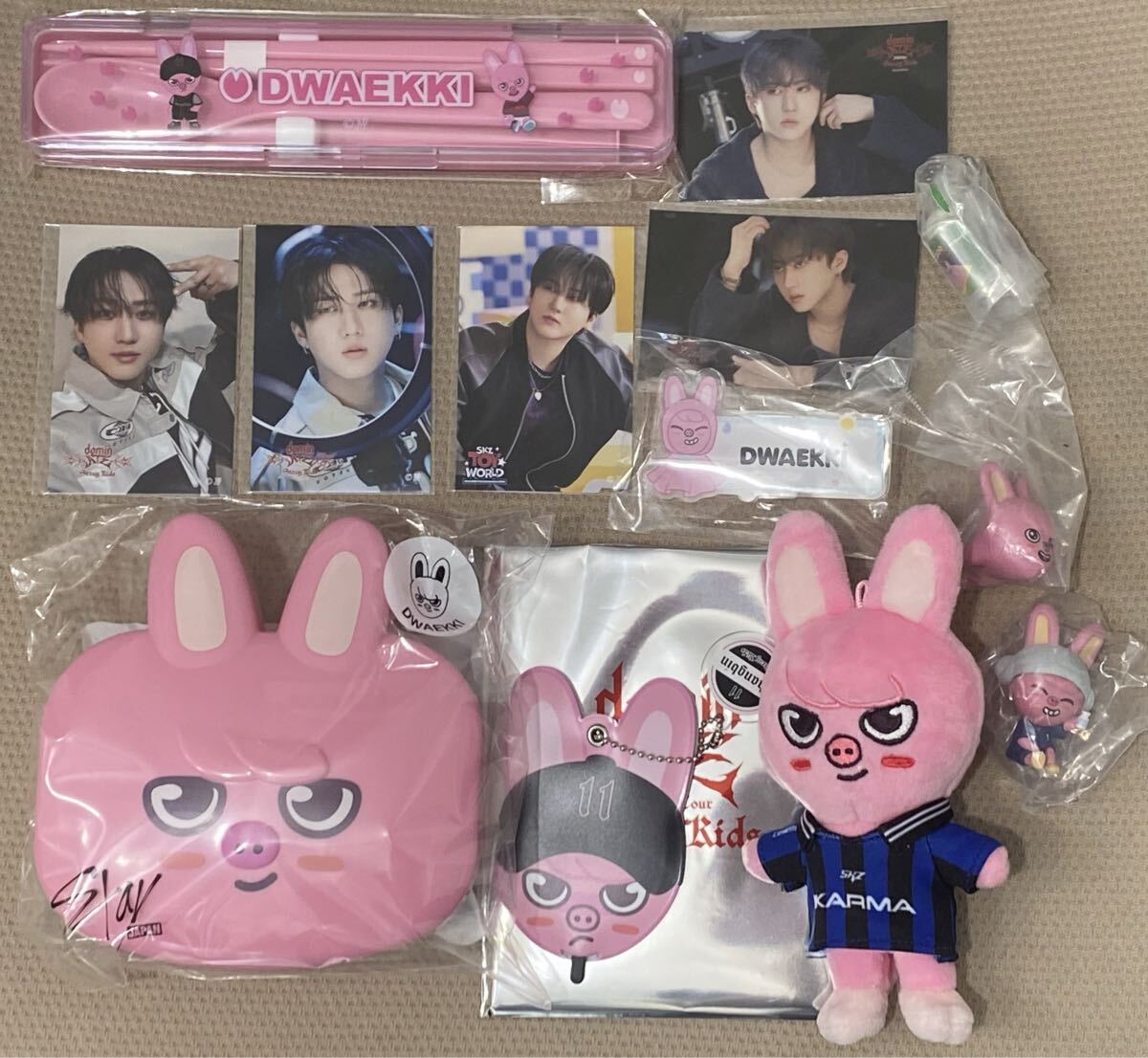 straykids チャンビン トゥエッキ サウナ ガチャ ミニうちわキーホルダー オンラインくじ dominATE ステッカー KARMA SKZOO スキズ拍卖