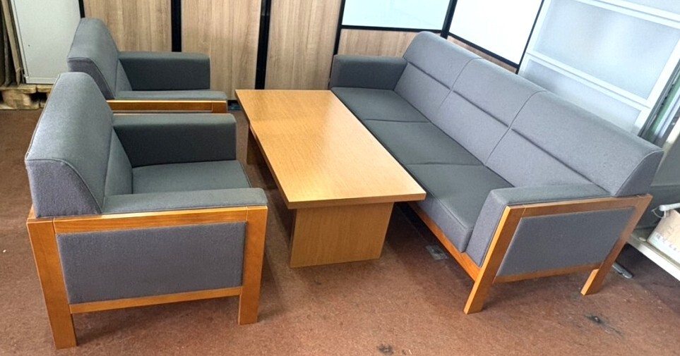 福岡発 イトーキ 応接セット 3人掛けW185㎝ 一人掛けW79㎝×2 計4品 テーブル付 引き取り:田川郡香春町拍卖